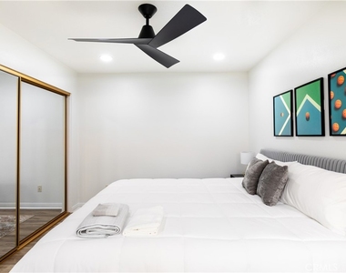 216 Desert Falls Drive East - Photo Thumbnail 16