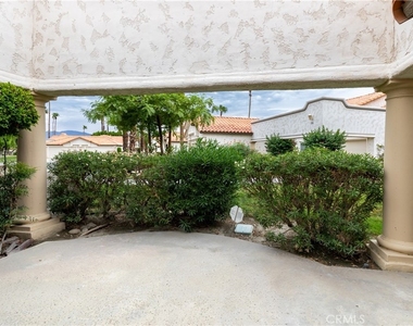 216 Desert Falls Drive East - Photo Thumbnail 34