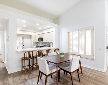 216 Desert Falls Drive East - Photo Thumbnail 7