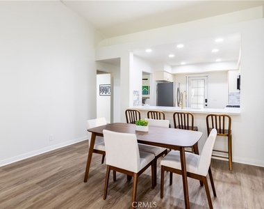 216 Desert Falls Drive East - Photo Thumbnail 6