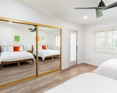216 Desert Falls Drive East - Photo Thumbnail 27