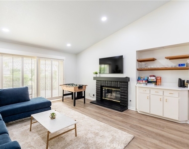 216 Desert Falls Drive East - Photo Thumbnail 4