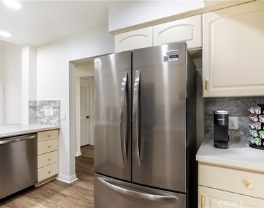 216 Desert Falls Drive East - Photo Thumbnail 13