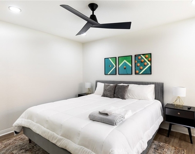 216 Desert Falls Drive East - Photo Thumbnail 15
