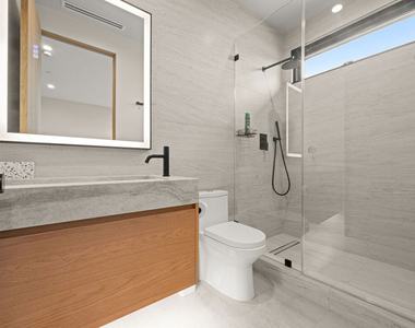 4740 Sunnyslope Avenue - Photo Thumbnail 31