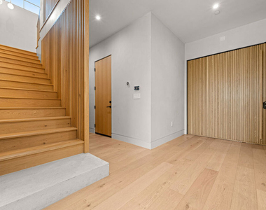 4740 Sunnyslope Avenue - Photo Thumbnail 24