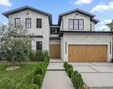 4740 Sunnyslope Avenue - Photo Thumbnail 1