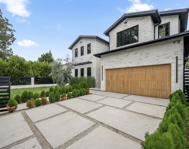 4740 Sunnyslope Avenue - Photo Thumbnail 3