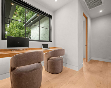 4740 Sunnyslope Avenue - Photo Thumbnail 26