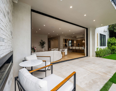 4740 Sunnyslope Avenue - Photo Thumbnail 15
