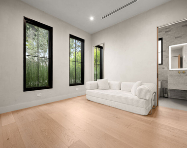 4740 Sunnyslope Avenue - Photo Thumbnail 22