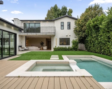 4740 Sunnyslope Avenue - Photo Thumbnail 2