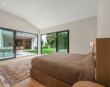 4740 Sunnyslope Avenue - Photo Thumbnail 42