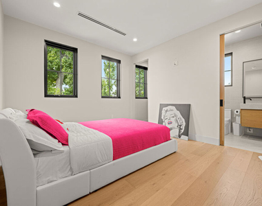 4740 Sunnyslope Avenue - Photo Thumbnail 29