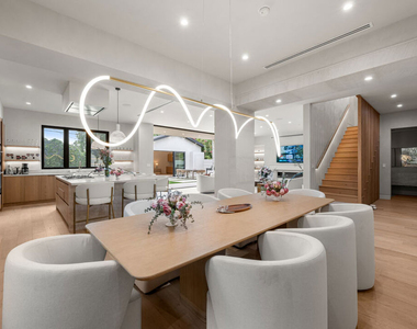 4740 Sunnyslope Avenue - Photo Thumbnail 10