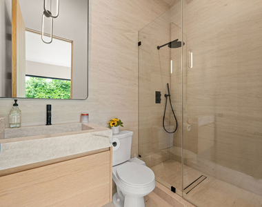 4740 Sunnyslope Avenue - Photo Thumbnail 43