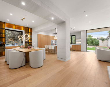 4740 Sunnyslope Avenue - Photo Thumbnail 21
