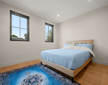 4740 Sunnyslope Avenue - Photo Thumbnail 30