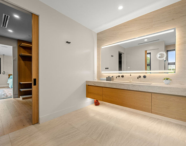 4740 Sunnyslope Avenue - Photo Thumbnail 39