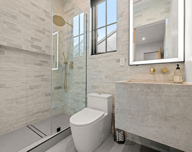 4740 Sunnyslope Avenue - Photo Thumbnail 23