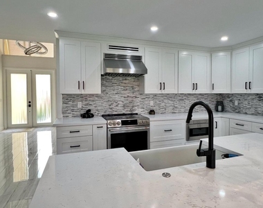 218 Old Meadow Way - Photo Thumbnail 9