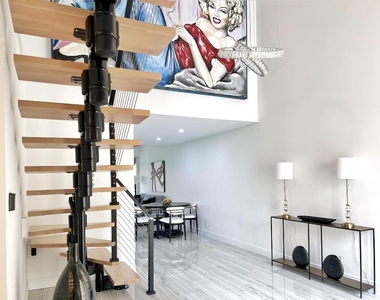 218 Old Meadow Way - Photo Thumbnail 2