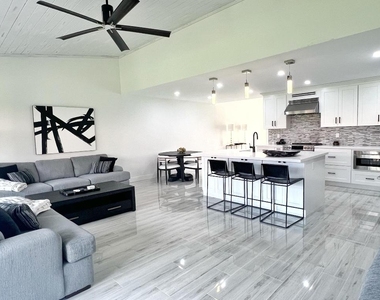218 Old Meadow Way - Photo Thumbnail 14