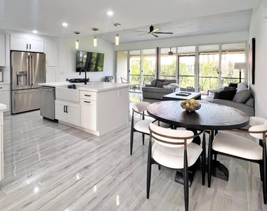 218 Old Meadow Way - Photo Thumbnail 5