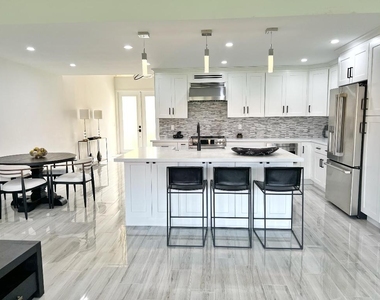 218 Old Meadow Way - Photo Thumbnail 7