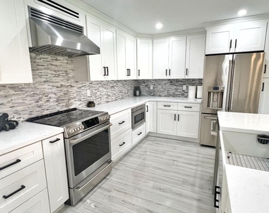 218 Old Meadow Way - Photo Thumbnail 6