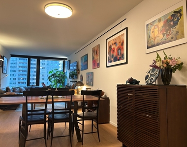 West 21st Street - Photo Thumbnail 6