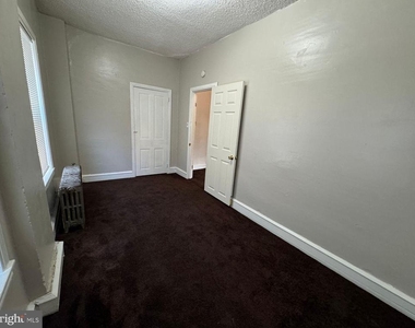 2106 W 4th Street - Photo Thumbnail 3