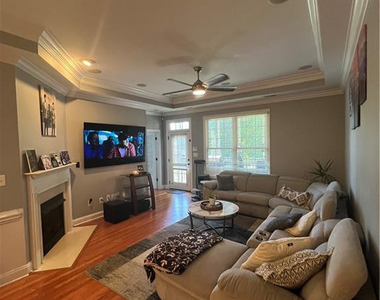 2661 Lockwood Drive - Photo Thumbnail 7