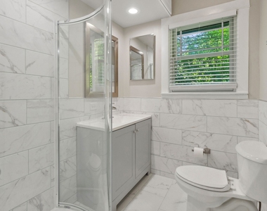 2078 Linden Avenue - Photo Thumbnail 9