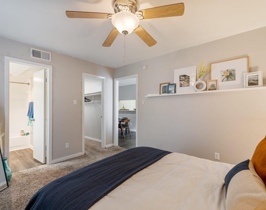 8701 Town Park Drive - Photo Thumbnail 5