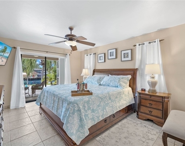 1327 Se 17th Street - Photo Thumbnail 5
