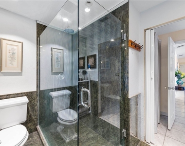 1327 Se 17th Street - Photo Thumbnail 9