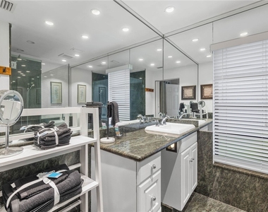 1327 Se 17th Street - Photo Thumbnail 8