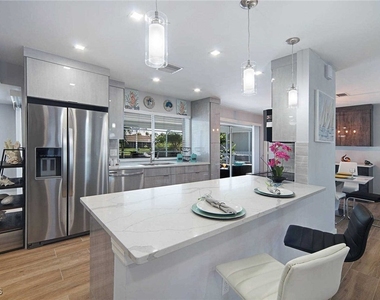 2633 Se 19th Place - Photo Thumbnail 4