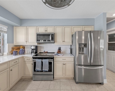 5240 Sw 2nd Place - Photo Thumbnail 9