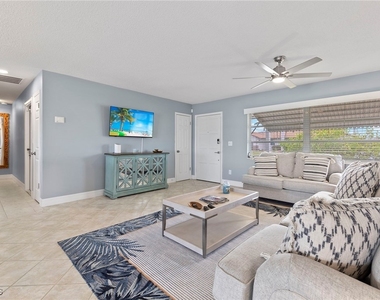 5240 Sw 2nd Place - Photo Thumbnail 2