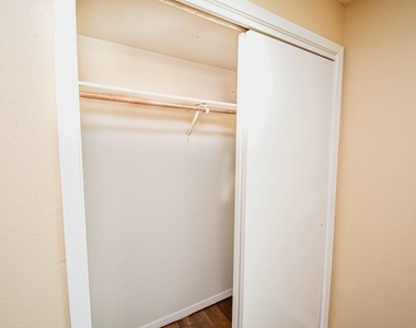 1501 S Bolton St - Photo Thumbnail 8
