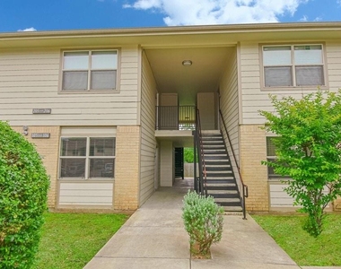 1501 S Bolton St - Photo Thumbnail 1