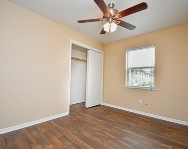 1501 S Bolton St - Photo Thumbnail 6