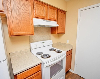 1501 S Bolton St - Photo Thumbnail 13