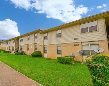 1501 S Bolton St - Photo Thumbnail 2