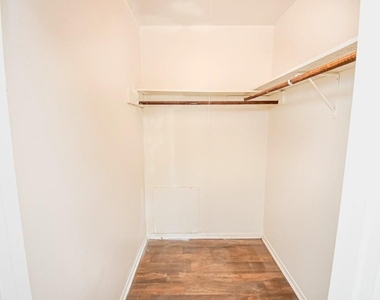 1501 S Bolton St - Photo Thumbnail 12