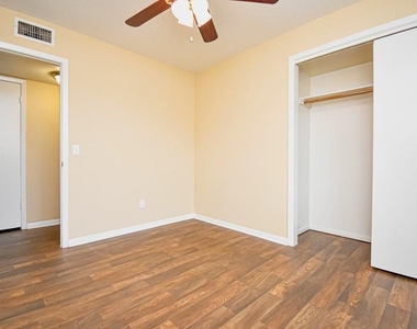 1501 S Bolton St - Photo Thumbnail 9