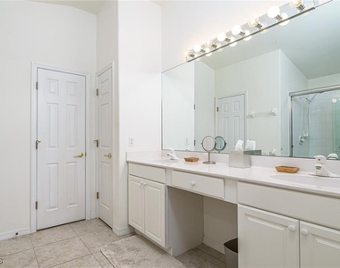 10082 Oakhurst Way - Photo Thumbnail 11