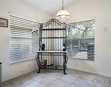 10082 Oakhurst Way - Photo Thumbnail 8
